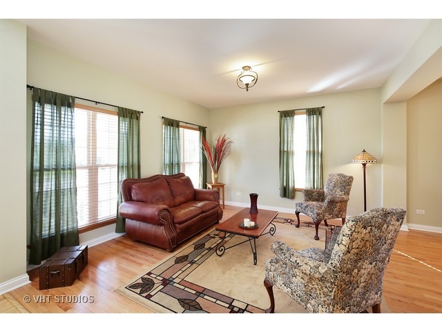 390 Lela Ln, Bartlett, IL 60103 photo 4