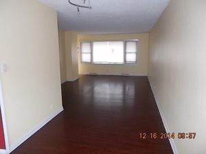 1068 Perda Ln, Des Plaines, IL 60016 photo 2