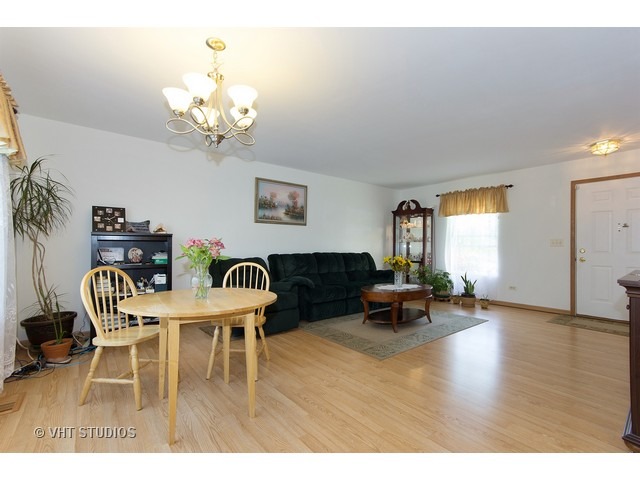 6213 Cedar Ridge Dr, Plainfield, IL 60586 photo 4