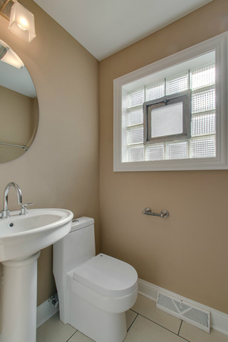 1716 E 92nd Pl, Chicago, IL 60617 photo 10