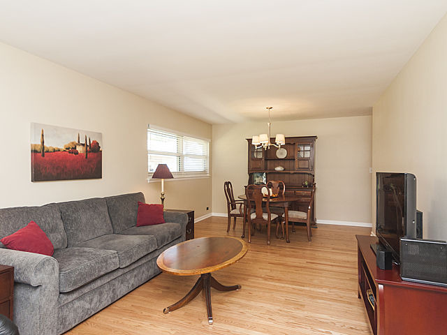 809 Hammerschmidt Ave, Lombard, IL 60148 photo 2