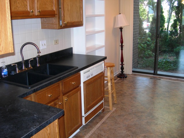 1092 Briarcliffe Blvd, Wheaton, IL 60189 photo 9