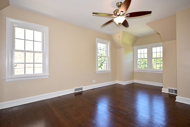 625 Selborne Rd, Riverside, IL 60546 photo 2