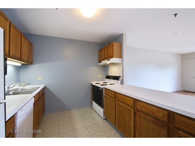 3265 Kirchoff Rd #326, Rolling Meadows, IL 60008 photo 4