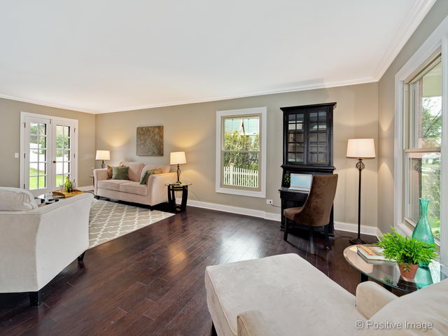 1535 Stoddard Ave, Wheaton, IL 60187 photo 2