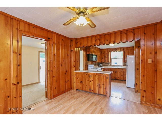 715 Wright Ave, Mchenry, IL 60051 photo 4