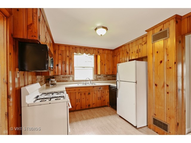 715 Wright Ave, Mchenry, IL 60051 photo 3