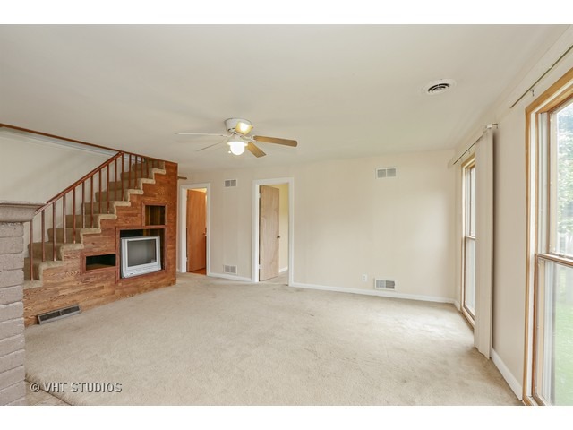 715 Wright Ave, Mchenry, IL 60051 photo 1