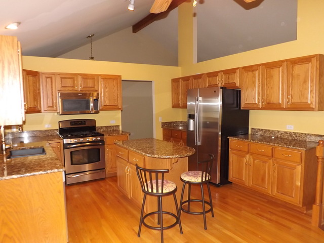 2013 Oak Forest Dr, Morris, IL 60450 photo 5