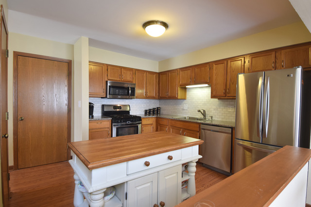 1160 Longford Rd, Bartlett, IL 60103 photo 9