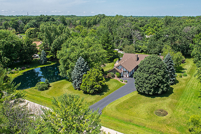 21700 W Hidden Valley Dr, Lake Zurich, IL 60047 photo 2