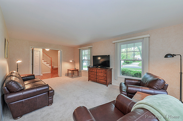 2006 Sheffield Ln, Wheaton, IL 60189 photo 2