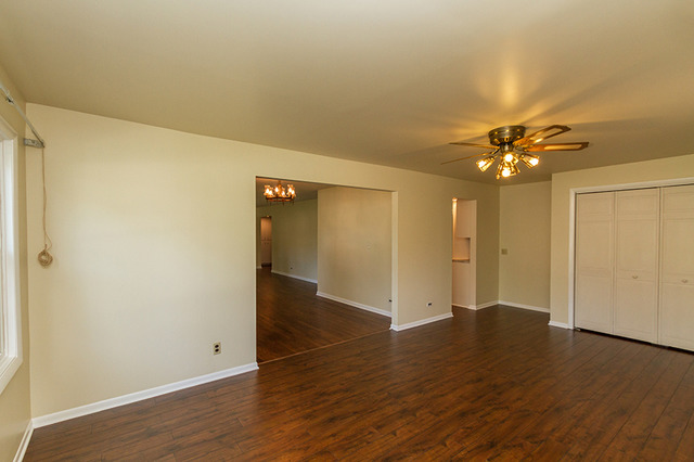 675 Illinois Blvd, Hoffman Estates, IL 60169 photo 10