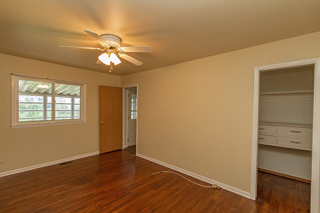 675 Illinois Blvd, Hoffman Estates, IL 60169 photo 11