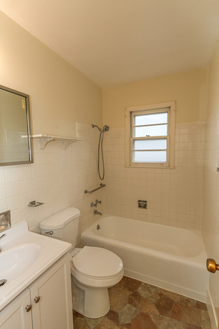 675 Illinois Blvd, Hoffman Estates, IL 60169 photo 13