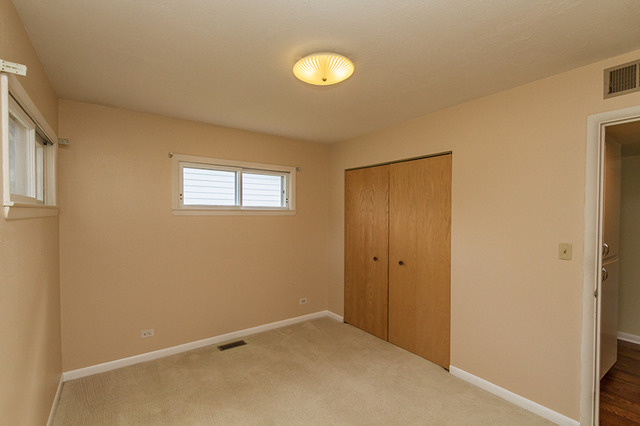 675 Illinois Blvd, Hoffman Estates, IL 60169 photo 12
