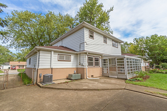 675 Illinois Blvd, Hoffman Estates, IL 60169 photo 21