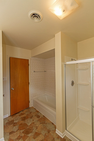675 Illinois Blvd, Hoffman Estates, IL 60169 photo 20
