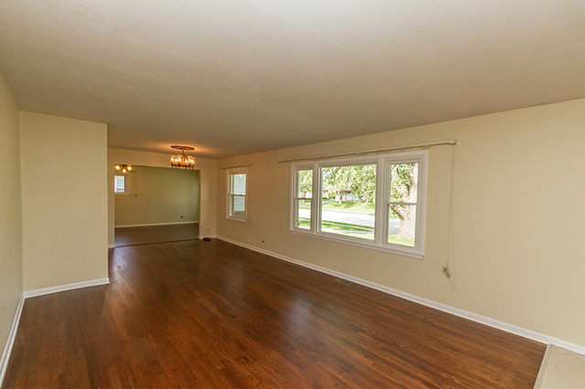 675 Illinois Blvd, Hoffman Estates, IL 60169 photo 8