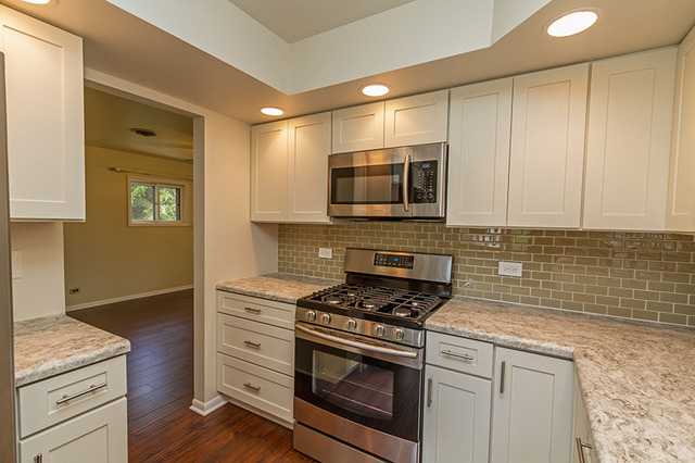 675 Illinois Blvd, Hoffman Estates, IL 60169 photo 4
