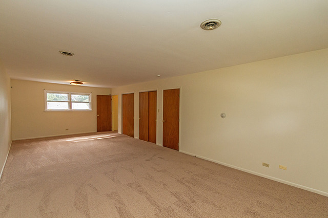 675 Illinois Blvd, Hoffman Estates, IL 60169 photo 16
