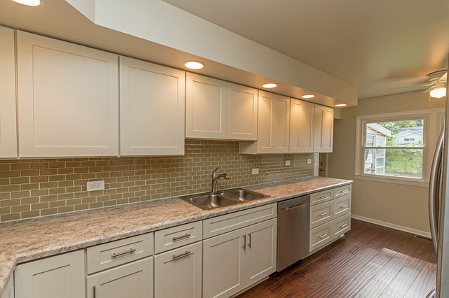 675 Illinois Blvd, Hoffman Estates, IL 60169 photo 6