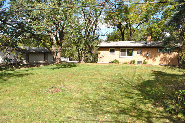 149 Lake Shore Dr, Carpentersville, IL 60110 photo 3