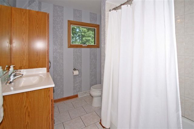 708 Diane Ave, Elgin, IL 60123 photo 9