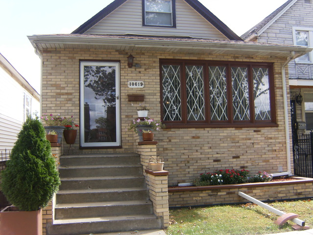 10619 S Avenue J, Chicago, IL 60617 photo 2