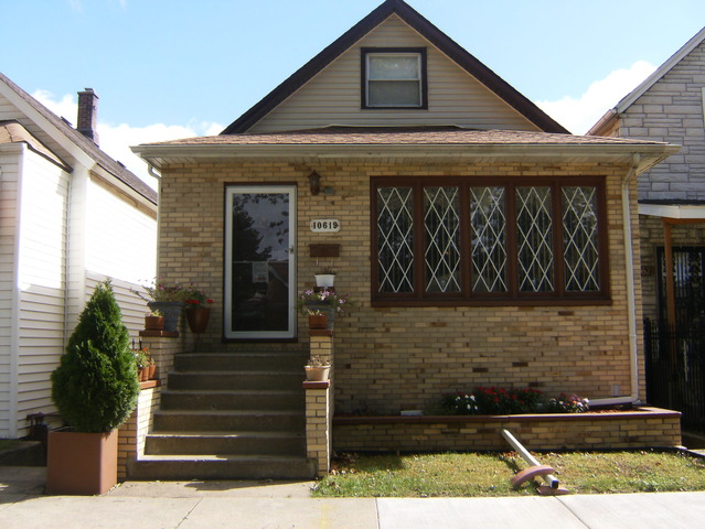 10619 S Avenue J, Chicago, IL 60617 photo 1