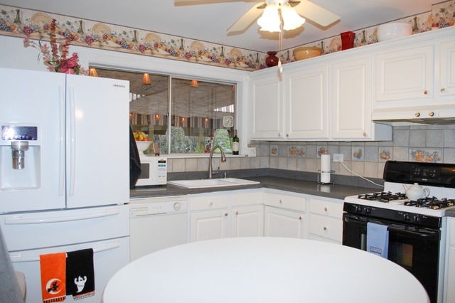 21 Schoenbeck Rd, Wheeling, IL 60090 photo 5