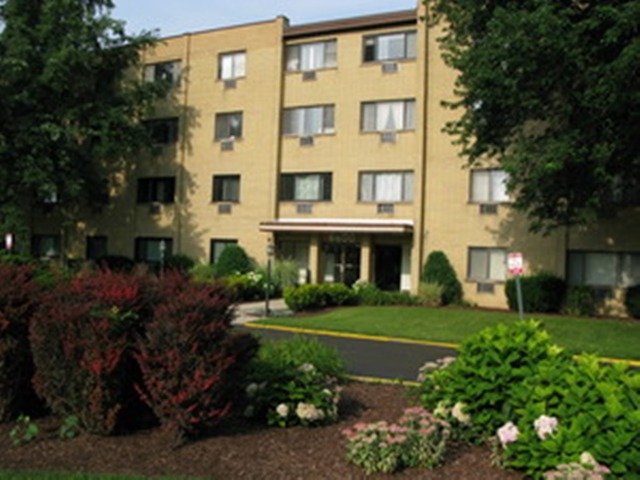 6600 S Brainard Ave #304, La Grange, IL 60525 photo 1