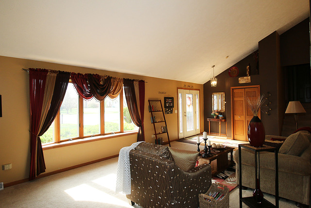 15523 S Arrowhead Ct, Plainfield, IL 60544 photo 2