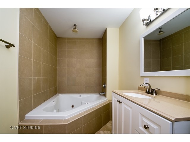 531 Whitney Ave, Winthrop Harbor, IL 60096 photo 8