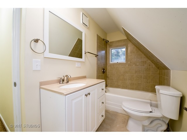 531 Whitney Ave, Winthrop Harbor, IL 60096 photo 12