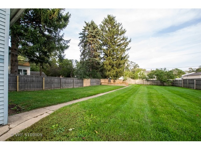 531 Whitney Ave, Winthrop Harbor, IL 60096 photo 15