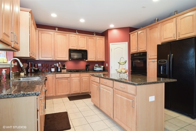 3082 Chalkstone Ave, Elgin, IL 60124 photo 2
