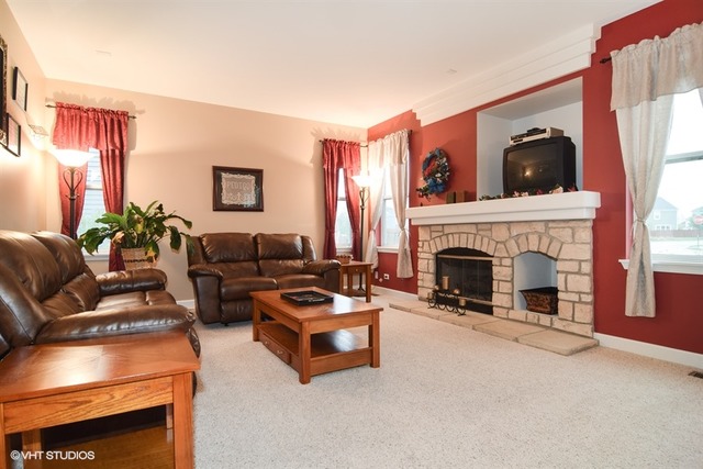 3082 Chalkstone Ave, Elgin, IL 60124 photo 4