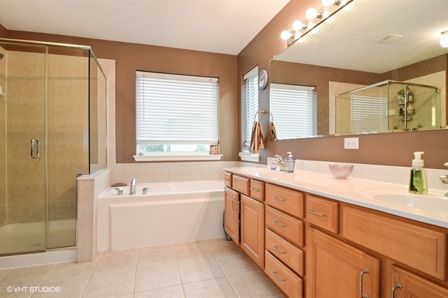 3082 Chalkstone Ave, Elgin, IL 60124 photo 9