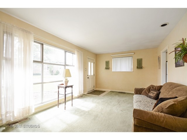 3036 Bernice Rd, Lansing, IL 60438 photo 2