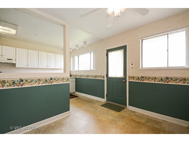 3036 Bernice Rd, Lansing, IL 60438 photo 6