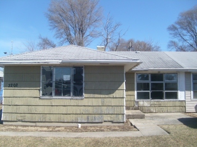 3202 Mcbreen Ave, Robbins, IL 60472 photo 1