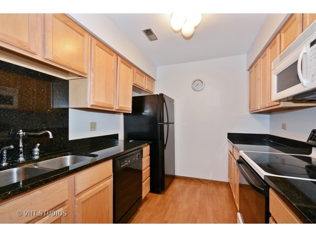 1444 Stonebridge Cir #H2, Wheaton, IL 60189 photo 4