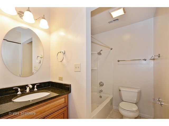 1444 Stonebridge Cir #H2, Wheaton, IL 60189 photo 6