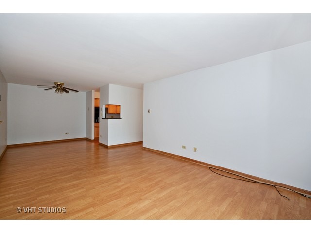 1444 Stonebridge Cir #H2, Wheaton, IL 60189 photo 3