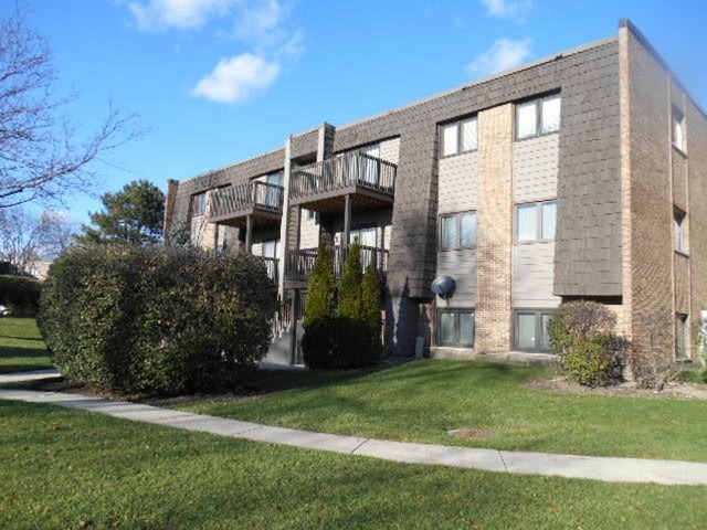 1444 Stonebridge Cir #H2, Wheaton, IL 60189 photo 12