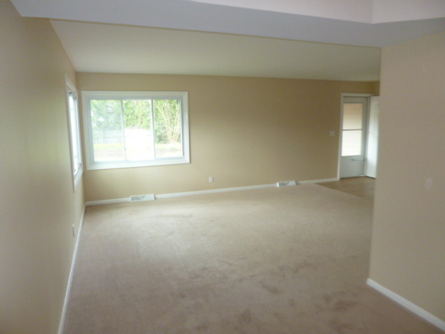2023 Robert St, Aurora, IL 60506 photo 4