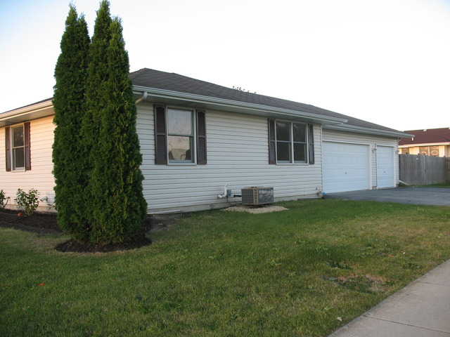 1815 Winger Dr, Plainfield, IL 60586 photo 2