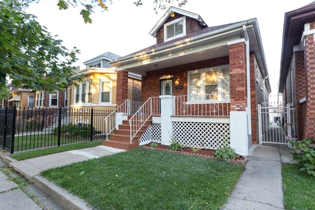 5545 S Mozart St, Chicago, IL 60629 photo 1