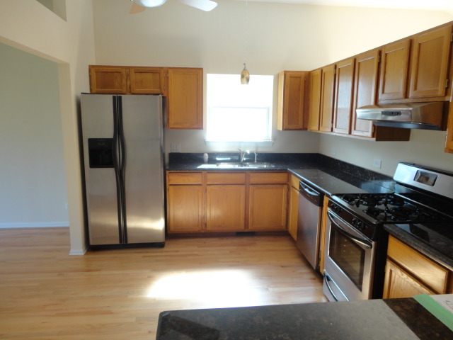 1195 Spring Creek Rd, Elgin, IL 60120 photo 3